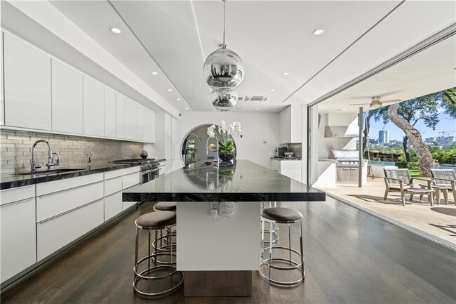 Building Photo - 1301 W 29th St