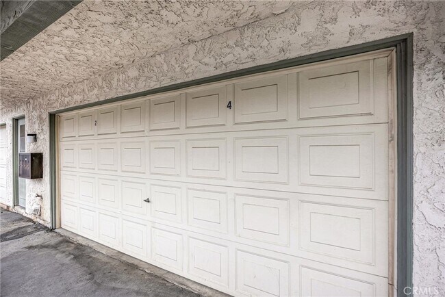 Building Photo - 878 W Sierra Madre Ave