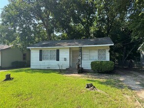Building Photo - 8706 Cardella Ave
