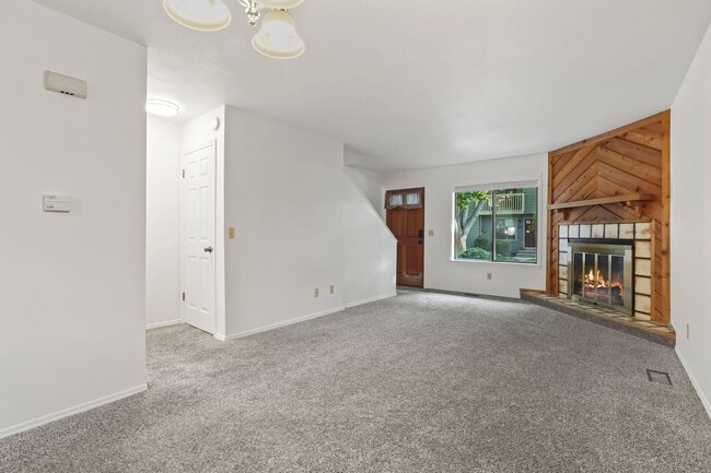Building Photo - Charming 2bd/1.5ba SE Boise Townhome w/Pool