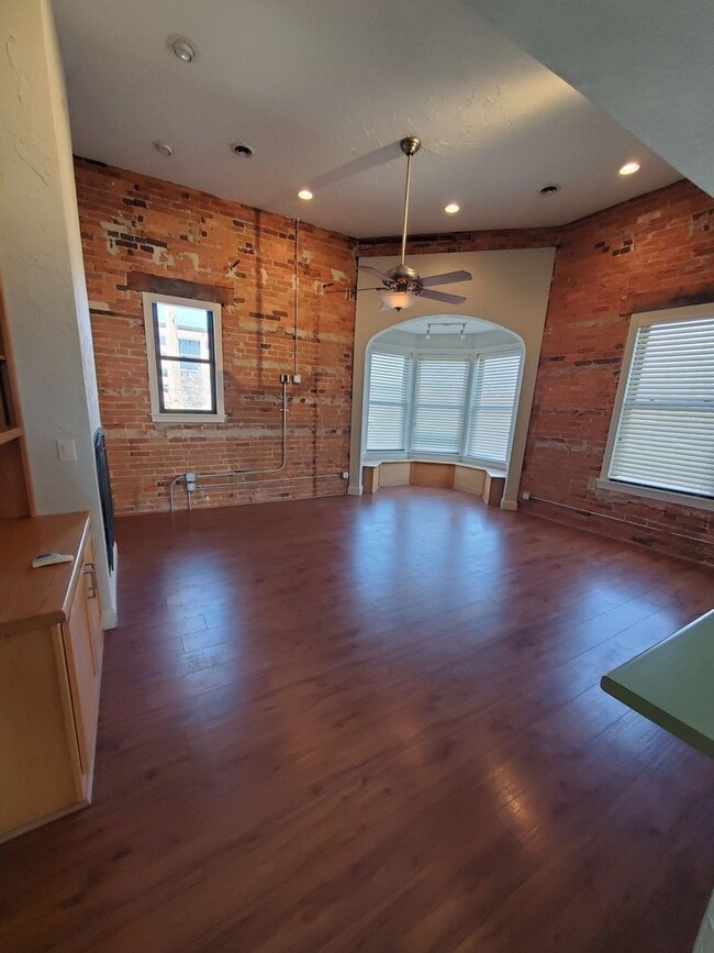 Building Photo - 415 14th St