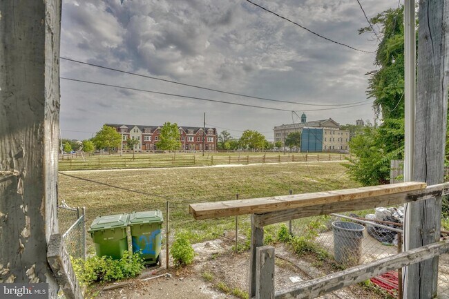 Building Photo - 343 E 21st St