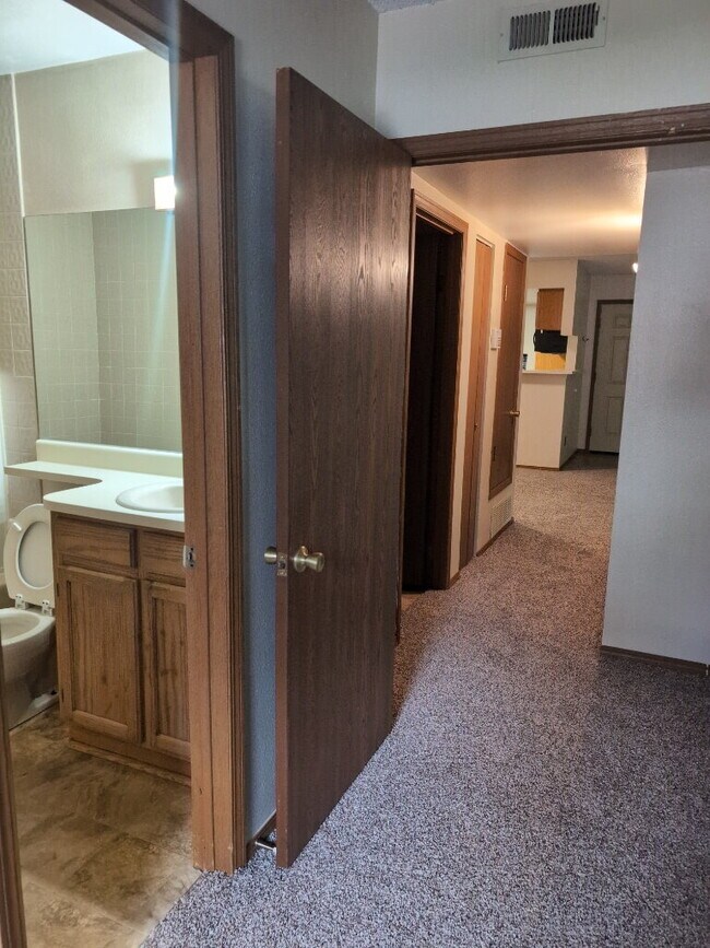 Building Photo - Charming 2BR/2BA Condo Near Lowry - AVAIL NOW!