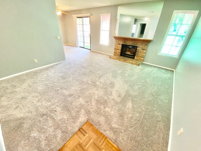 Building Photo - WESTSIDE CONDO!