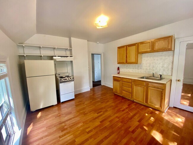 Building Photo - 920