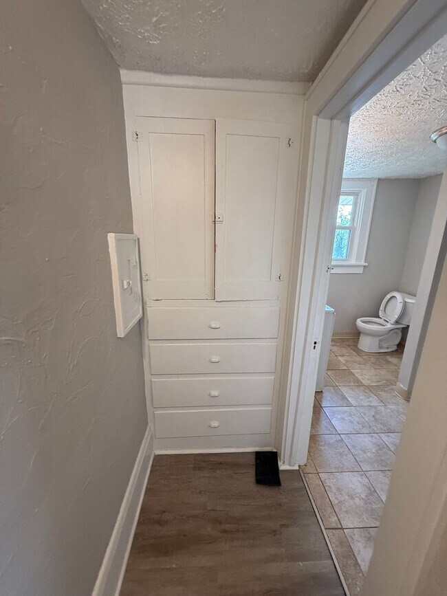 Building Photo - Coming Soon! Section 8 Accepted! Newly Ren...