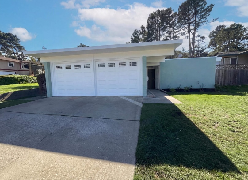 Building Photo - 2361 Oakmont Dr