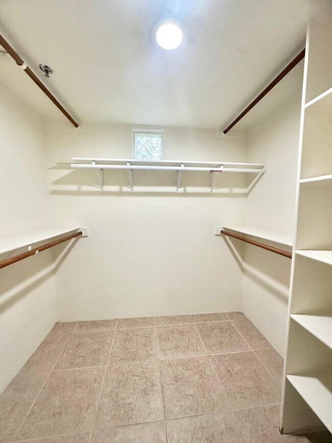 Building Photo - 11260 N 92nd St