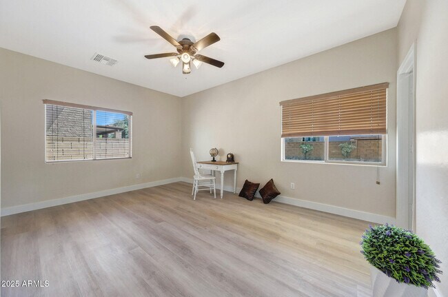 Building Photo - 9423 W Monte Vista Rd