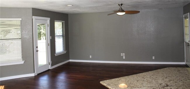 Building Photo - 309 Juniper Dr