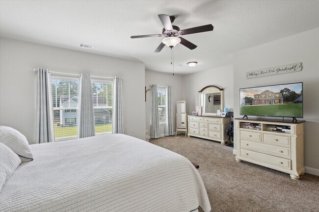 Building Photo - Spacious 4BR Home with Screened Porch & Fenced Yard in Effingham