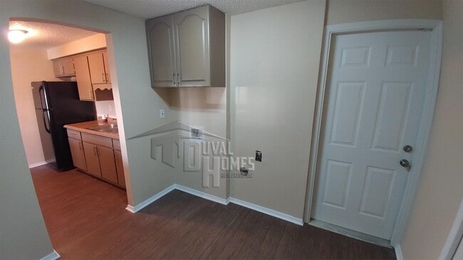 Building Photo - 2620 Kenwood Dr W