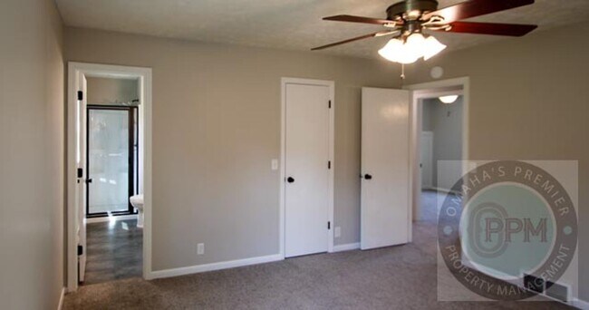 Building Photo - Millard 3 bed 3 bath with Park Access!