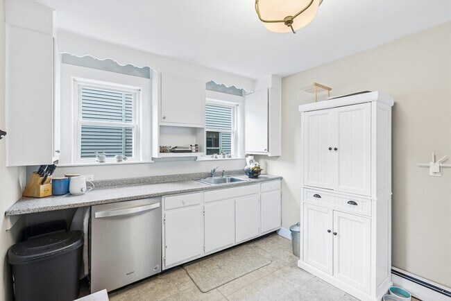 Building Photo - 31 E Foster St