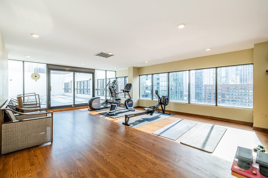 Building Photo - 230 E Ontario St