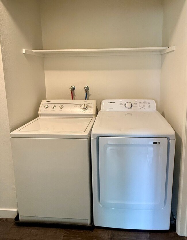 Building Photo - Newly remodeled 2 Bed/1 Bath condo with garage for rent in Paradise Hills.