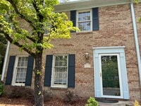 Building Photo - Adorable end unit town home in Stones Thro...