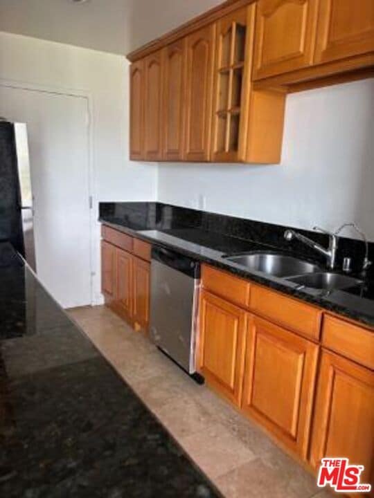 Building Photo - 100 S Doheny Dr