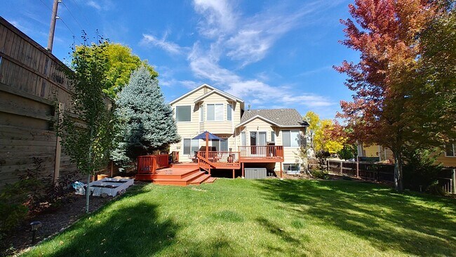 Building Photo - Beautiful 3 Bedroom Home Available in Sept...