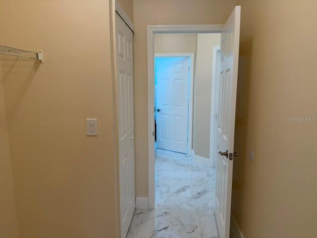 Building Photo - 351 Corsica Ct