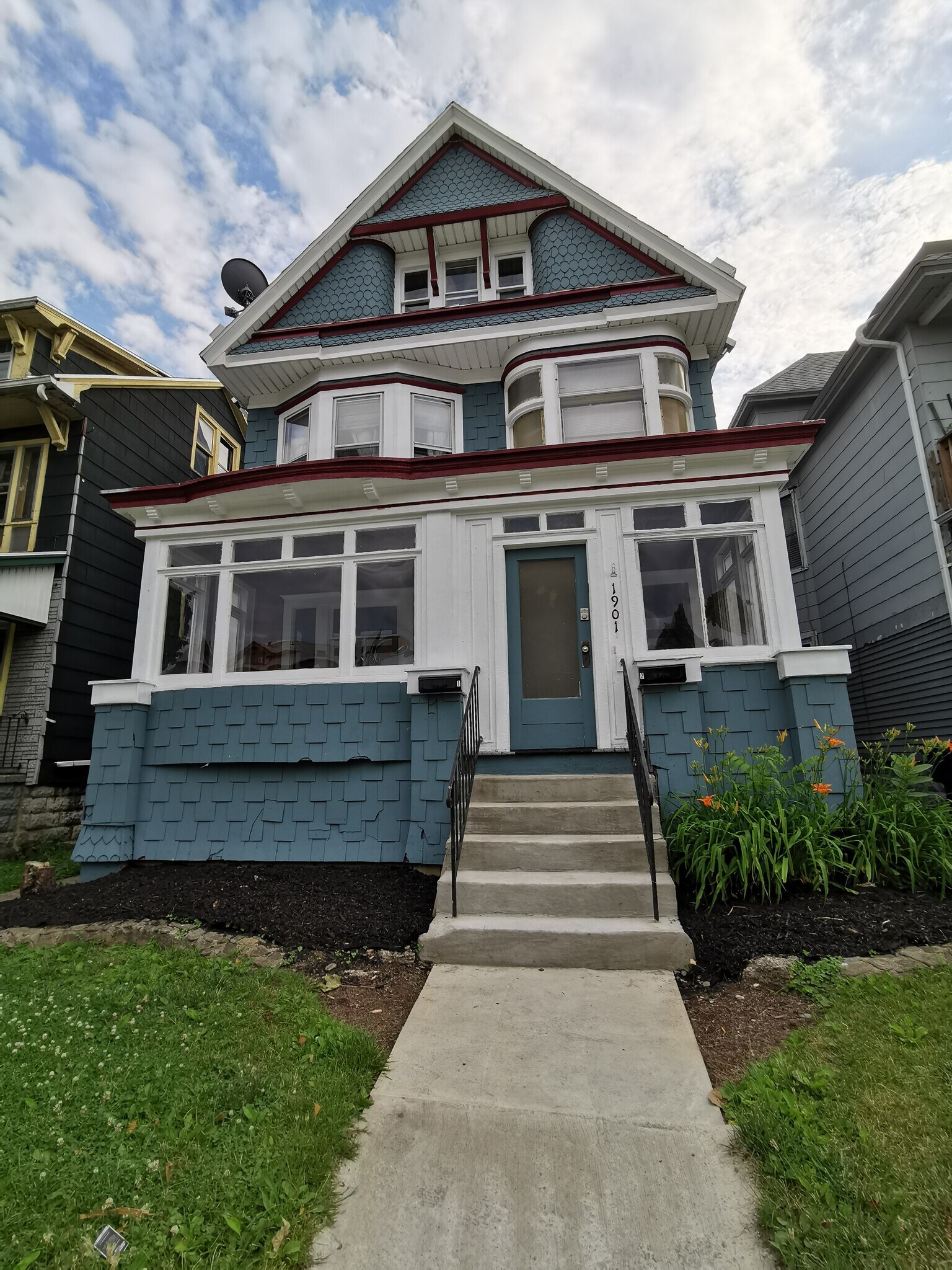 Building Photo - 1901 Seneca St