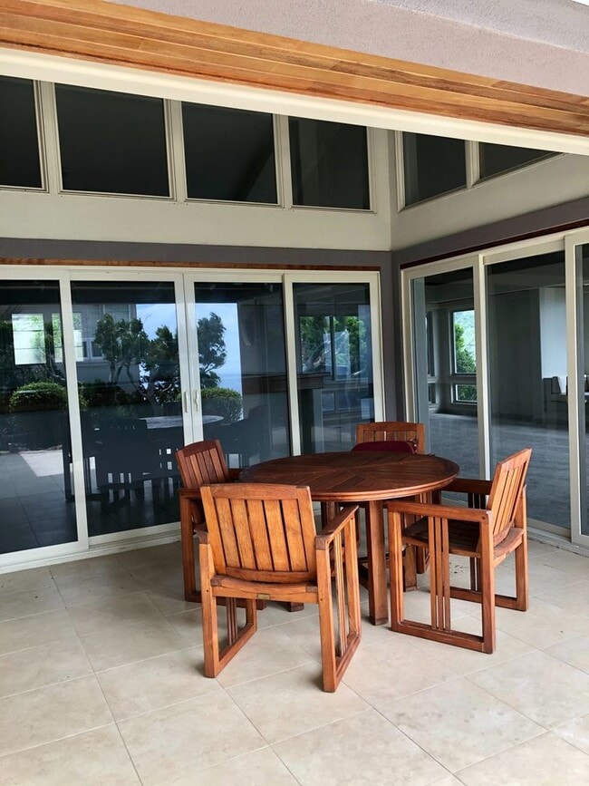 Building Photo - 3/2.5/2 Home - Located in the Beautiful Gated Community at Kahalakua- Endless Views!