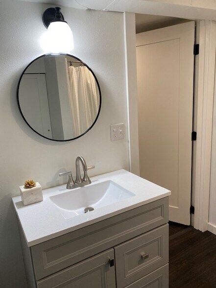 Building Photo - 2216 E Roanoke St