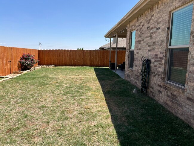 Building Photo - 10301 Valencia Ave