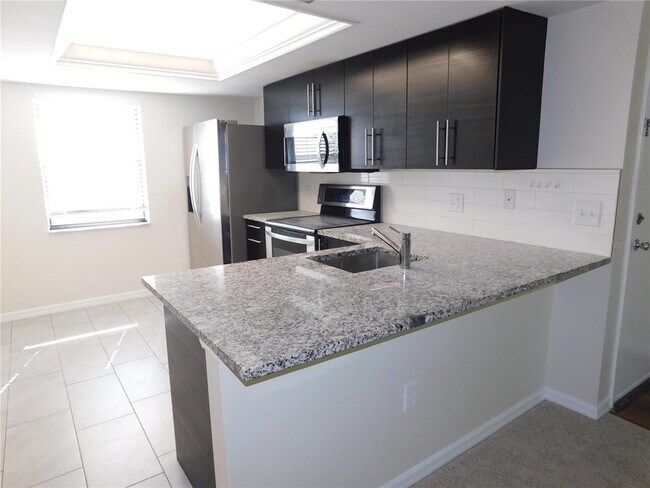 Building Photo - 510 Meadow Ln