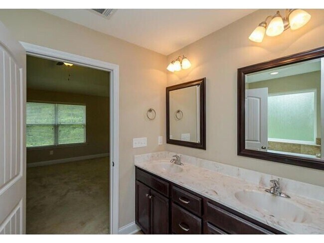 Building Photo - 1558 Driftwood Ln