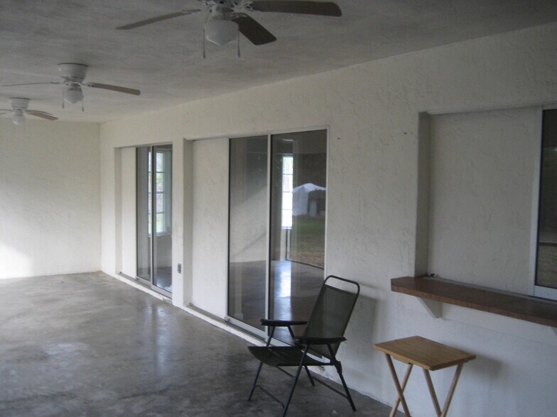 Building Photo - 13231 Windcrest Dr