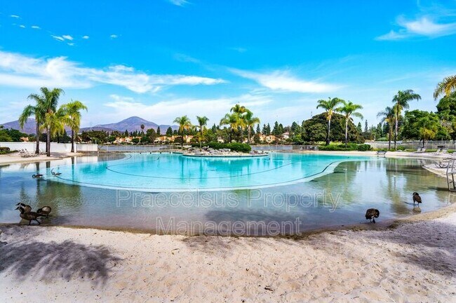 Building Photo - 2035 Lakeridge Cir