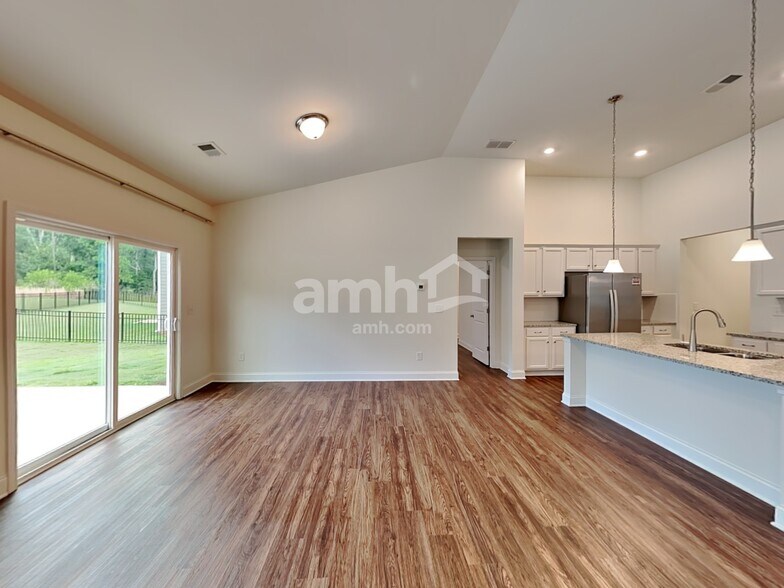 Building Photo - 5215 Smithbriar Dr