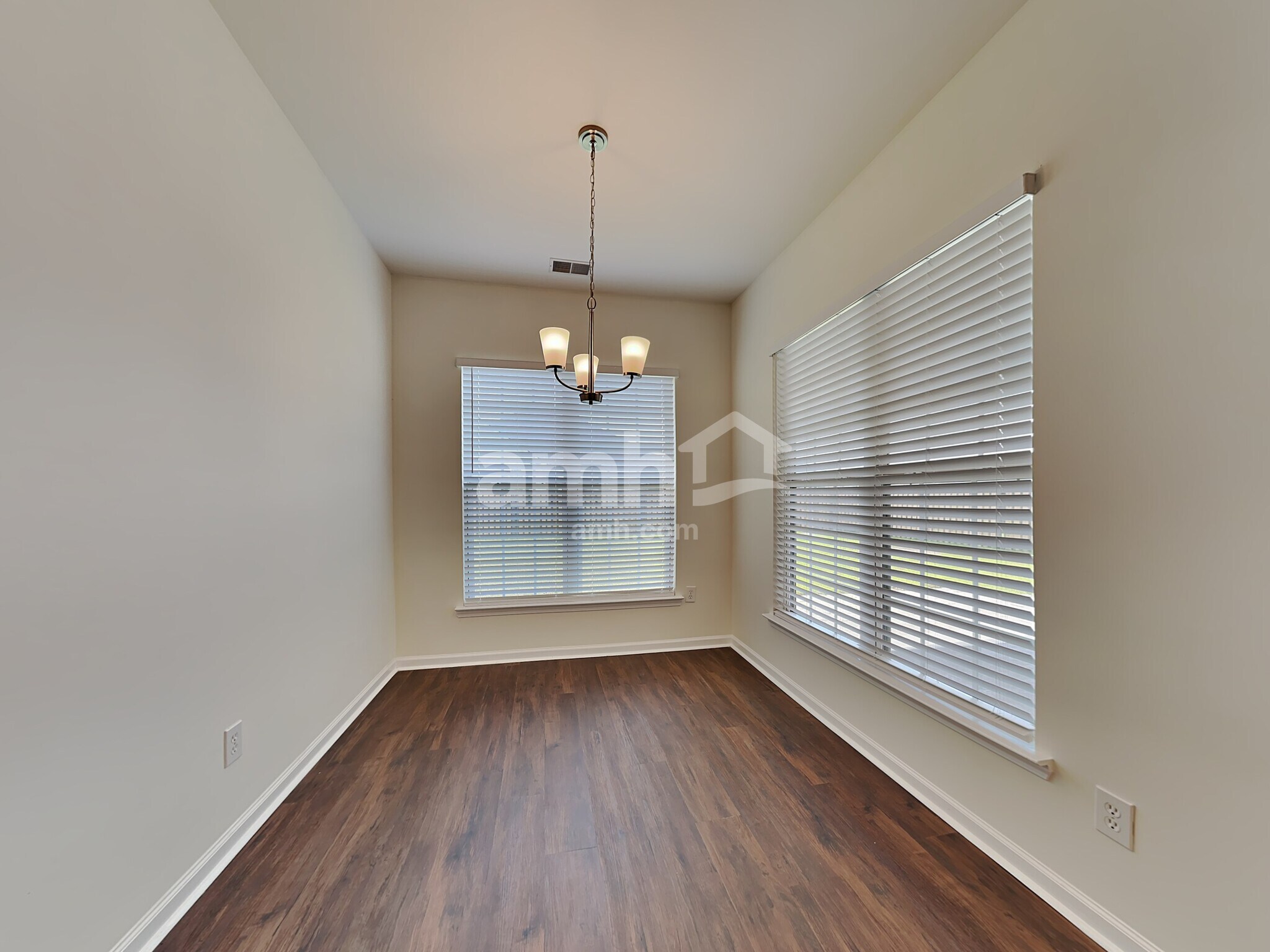 Building Photo - 161 Willow Point Cir