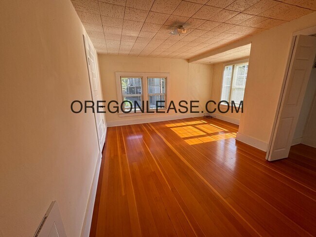 Building Photo - Campus area second floor studio apartment