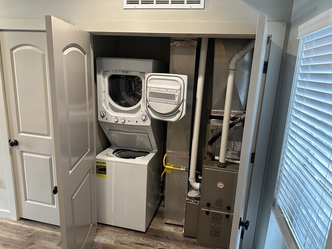 Building Photo - 157 E 300 S