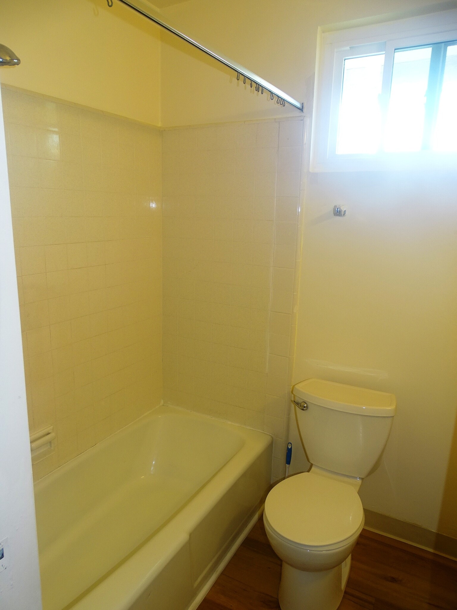 Full Bath - 6104 Lockhurst Dr