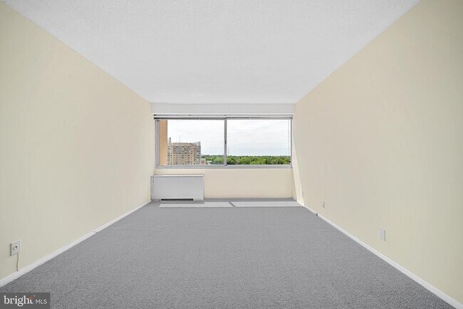 Building Photo - 5500 Friendship Blvd