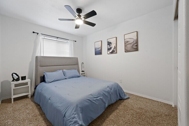 Building Photo - Well maintained 4 bedroom 2.5 bath home in...