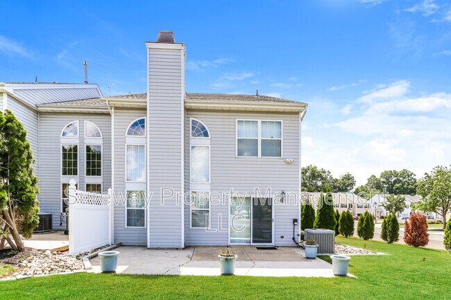 Building Photo - 2 Muirfield Ct