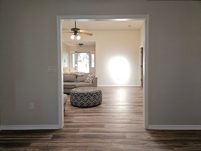 Building Photo - Charming 2 Bed, 2 Bath Home for Rent in Spring Hill (34609) – Spacious, Bright, and Perfectly Loc...