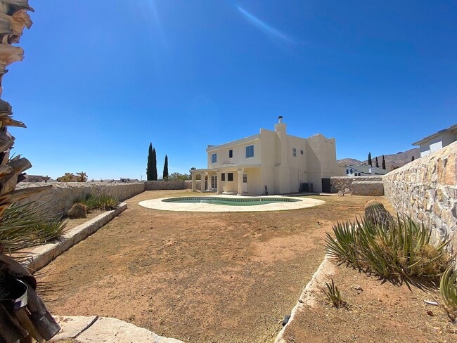 Building Photo - Beautiful North Hills Refrig A/C Home with Pool!