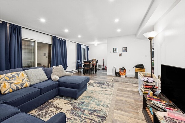 Building Photo - 57 Lorraine Terrace