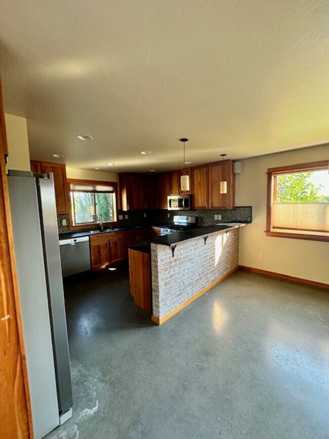 Building Photo - 3-Bedroom, 2-Bathroom Single-Level Home in Bozeman, MT