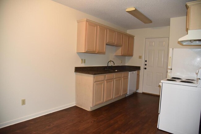 Building Photo - 1530 Northwood Blvd