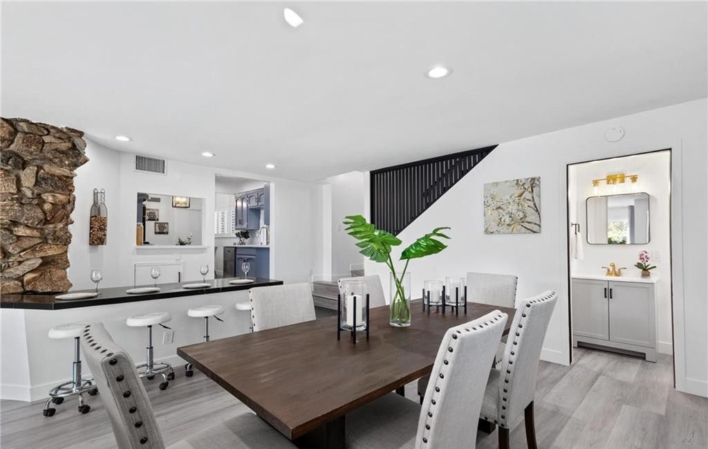 Building Photo - 8356 Vanalden