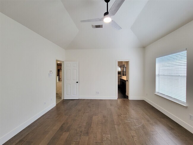 Building Photo - 218 Windrift Ct