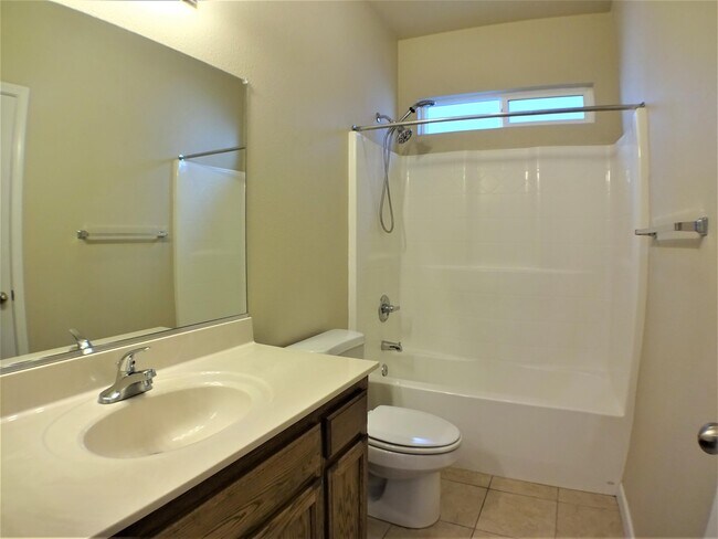 Building Photo - 573 E Eaton Rd