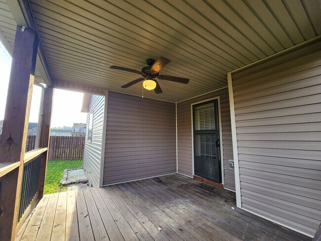 Building Photo - 1003 Sunrise Dr