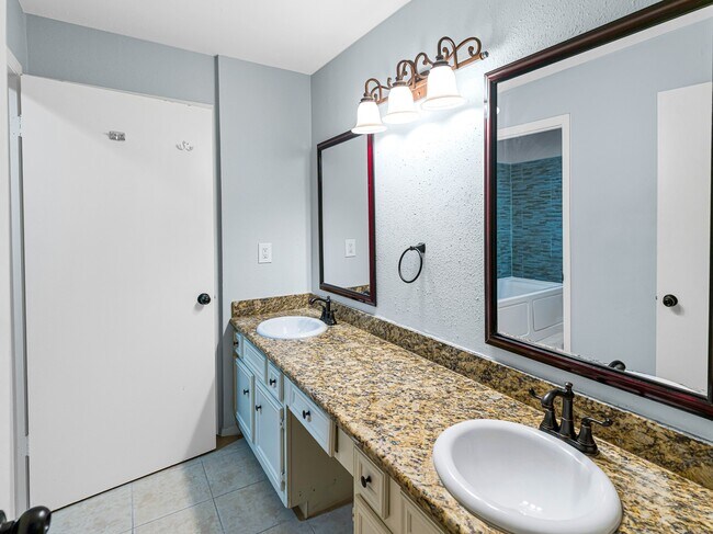 Building Photo - 2568 Bering Dr